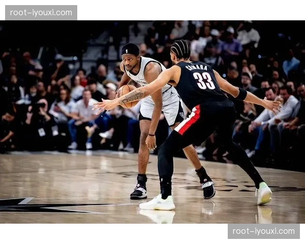 福克斯季后赛17.3分6助攻持球推进显犹豫，马刺半场进攻流于单打